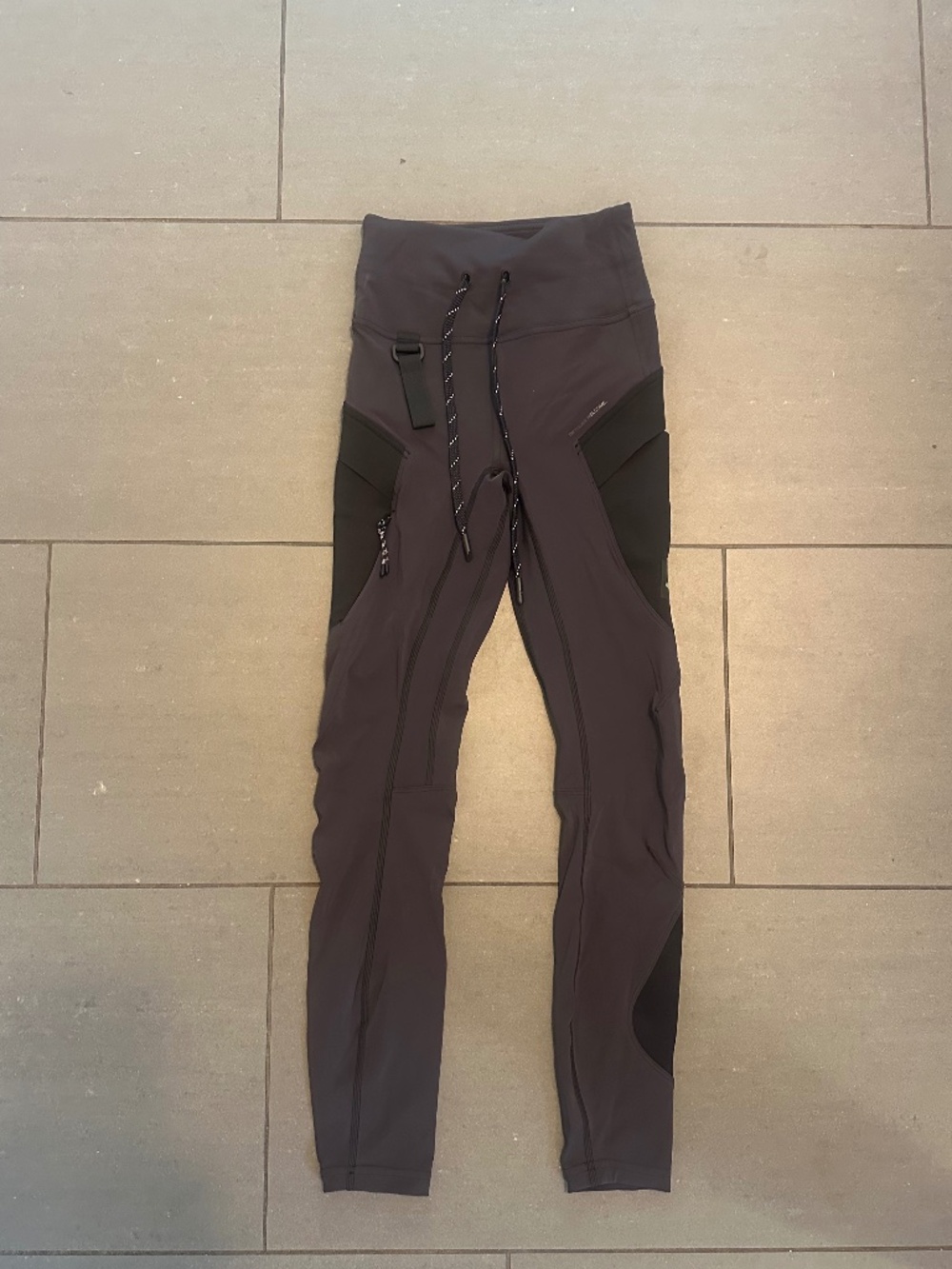 Lululemon High Waisted Hiking Leggings sz 0